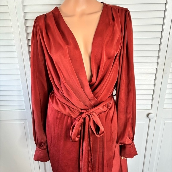 New CITY CHIC Opulent Toffee Elbow Sleeve Dress Size 14 - Picture 3 of 11